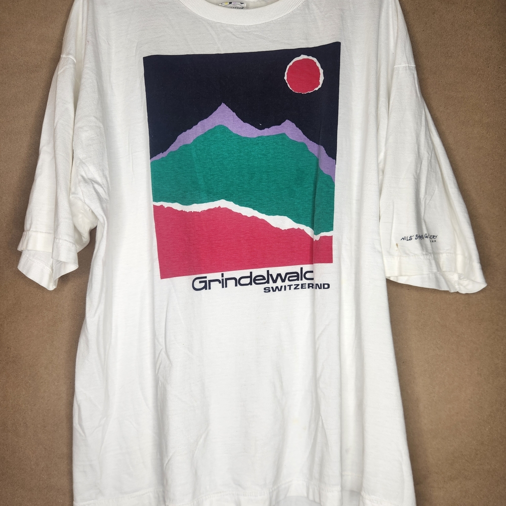 Vintage White Short Sleeve Tee Casual Mountain Graphic Design
